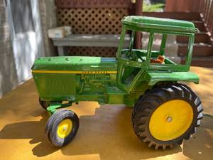 lot 380 image: John Deere Tractor With Pull Behind