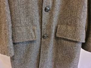 lot 324 image: Mens Land-N-Lakes Tweed Coat with Plush Collar