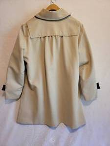 lot 337 image: Womens Vintage Jacket in Great Condition