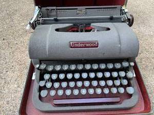 lot 394 image: Vintage Underwood Finger-Flite Typewriter