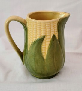 lot 77 image: Vintage Shawnee Corn King Creamer