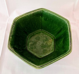 lot 79 image: Roseville Six Sided Bowl