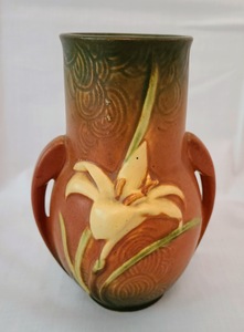 lot 80 image: Roseville Zephyr Lily Double Handled Vase