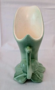 lot 81 image: Red Wing Cornucopia Vase
