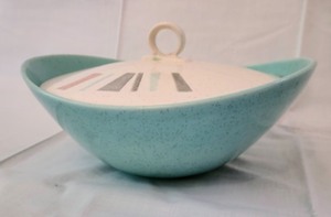 lot 84 image: Vintage Vernon Kilns Covered Bowl