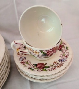 lot 91 image: Vernon Dish Set