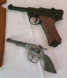 lot 106 image: Vintage Toy Cap Guns and Holsters