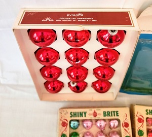 lot 109 image: Vintage Christmas Decorations