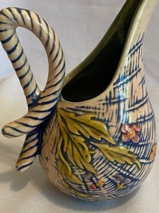 lot 432A image: Beautiful Vintage Hull Pitcher