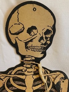lot 426 image: Vintage Large Articulated Skeleton Halloween Decoration