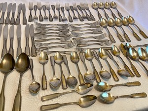 lot 415 image: Large Vintage Flatware Set by Salem
