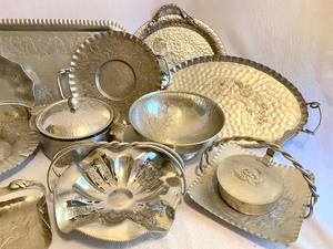 lot 404 image: Large Lot of Vintage Hammered Aluminum Ware