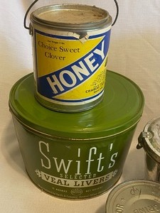 lot 402 image: Vintage Luzianne, Folgers and Swifts Tins & More