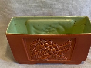 lot 405 image: Two Red Wing Planters