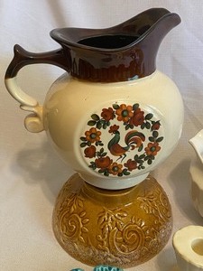 lot 401 image: Wonderful Array of Vintage Pottery