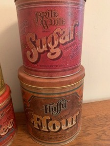 lot 439 image: Vintage Tin Canister Set