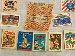lot 208 image: Vintage Cracker Jack Prizes