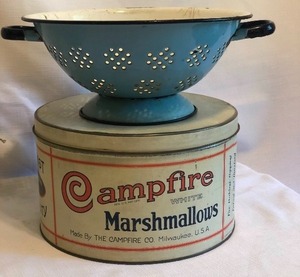 lot 262 image: Vintage Enamel Ware and Campfire Marshmallows Tin