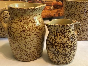 lot 260 image: Vintage Roseville Pottery
