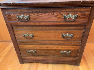 lot 432 image: Vintage Dresser