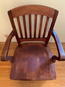 lot 215 image: Vintage Chair by Milwaukee Chair Co