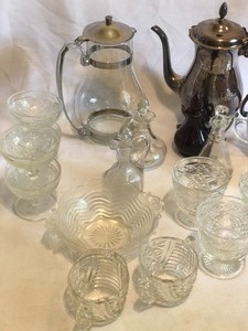 lot 175 image: Variety of Vintage Glassware and a Ceramic Teapot