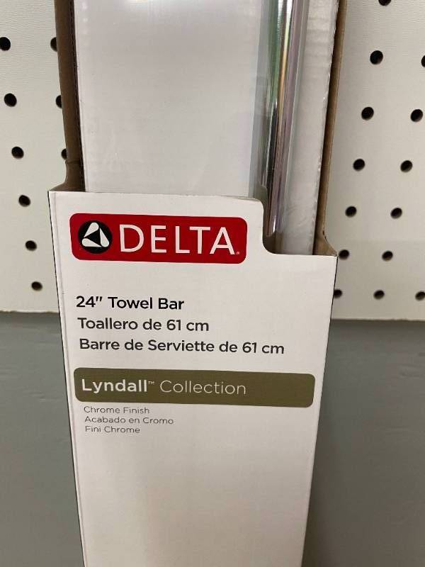 Delta Lyndall 24 Chrome Bathroom Towel Bar