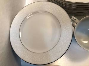 lot 35 image: Grace Concerto Fine China
