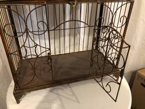lot 33 image: Metal Bird Cage