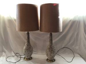 lot 47 image: Mid-Century Pair of Lamps
