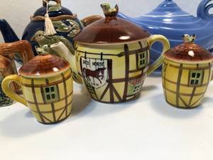 lot 43 image: Set of 4 Tea Pots