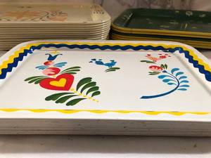 lot 52 image: Vintage - 3 sets of Metal Lunch  Dinner Trays