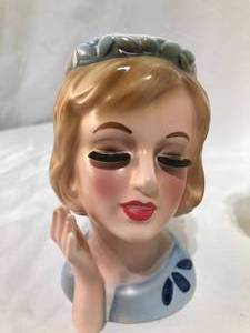lot 75 image: 2 Lefton Head Vases