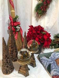 lot 78 image: Christmas Arrangements & Decorations