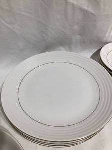 lot 70 image: Gibson Chine 4pc. Place Setting