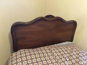 lot 82 image: Vintage Singe Bed