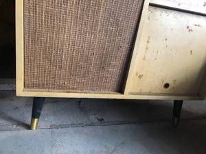 lot 84 image: Vintage Radio & Record Player