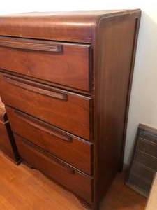 lot 83 image: Vintage Dresser