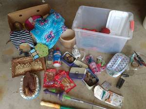 Random Lot Kitchen & Household Item...