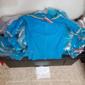 HDX 38 Gallon Tote Full of 14 Slee...