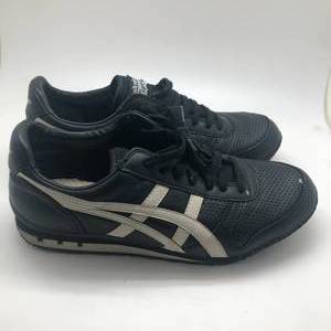 lot 1 image: Black Onitsuka Tiger Sneakers (10) (valued $70) In great condition