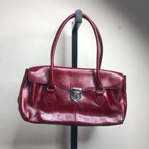 lot 95 image: Red Wilsons Leather Handbag
