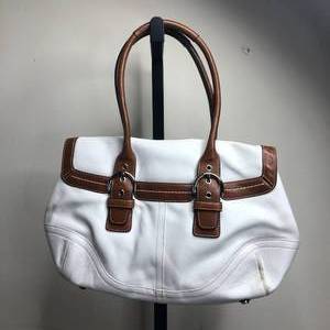 lot 40 image: Coach Off-White Leather Handbag with Tan Trim and Straps