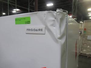 Frigidaire 18.3-cu ft Top-Freezer Refrigerator (White) FFTR1835VW