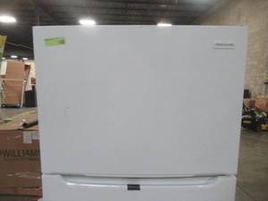 Frigidaire 18.3-cu ft Top-Freezer Refrigerator (White) FFTR1835VW