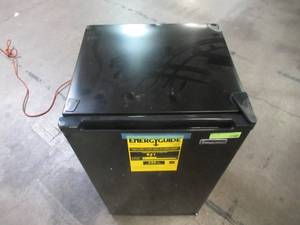 Magic Chef 3.2 cu. ft. Mini Fridge with Freezerless Design in Black MCAR320BE