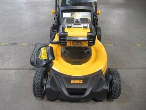 Dewalt 21.5 in. 20-Volt MAX Lithium-Ion Cordless Battery Walk Behind Push Mower DCMWP233U2