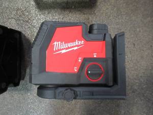 Milwaukee Green 100 ft. Cross Line and Plumb Points Rechargeable Laser Level 3522-21