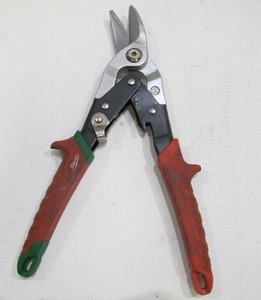 lot 878 image: Milwaukee 48-22-4520 Right Cutting Aviation Snips