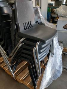 lot 3 image: Stack of 6 very nice condition kids chairs